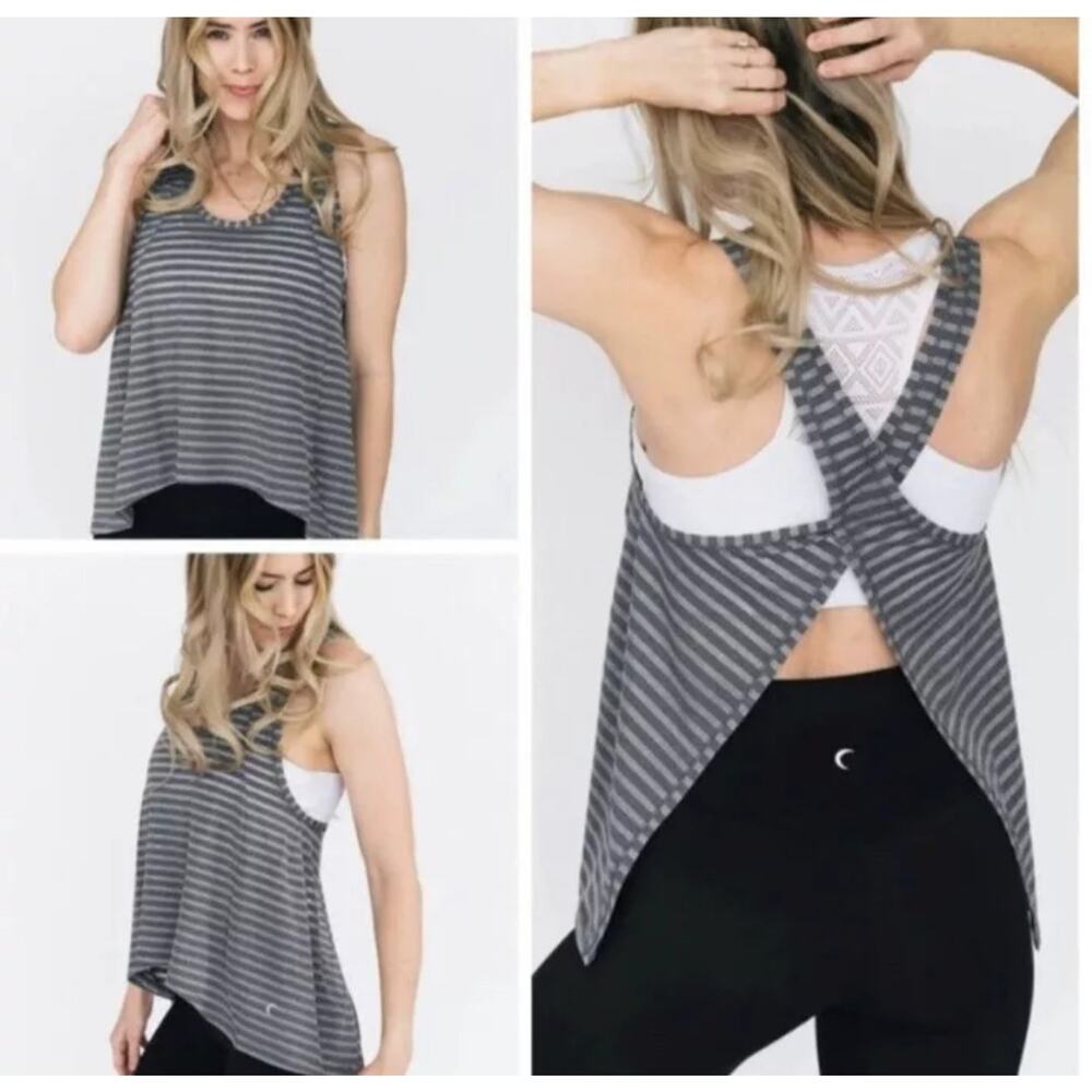 ZYIA Active Gray Nimbus Split Back Tank Top Size Medium Mesh Stripes EUC